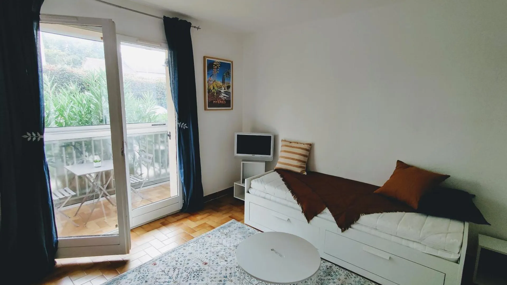Agreable Studio Proche Plages Et Commerces Le Pradet 0*,  France