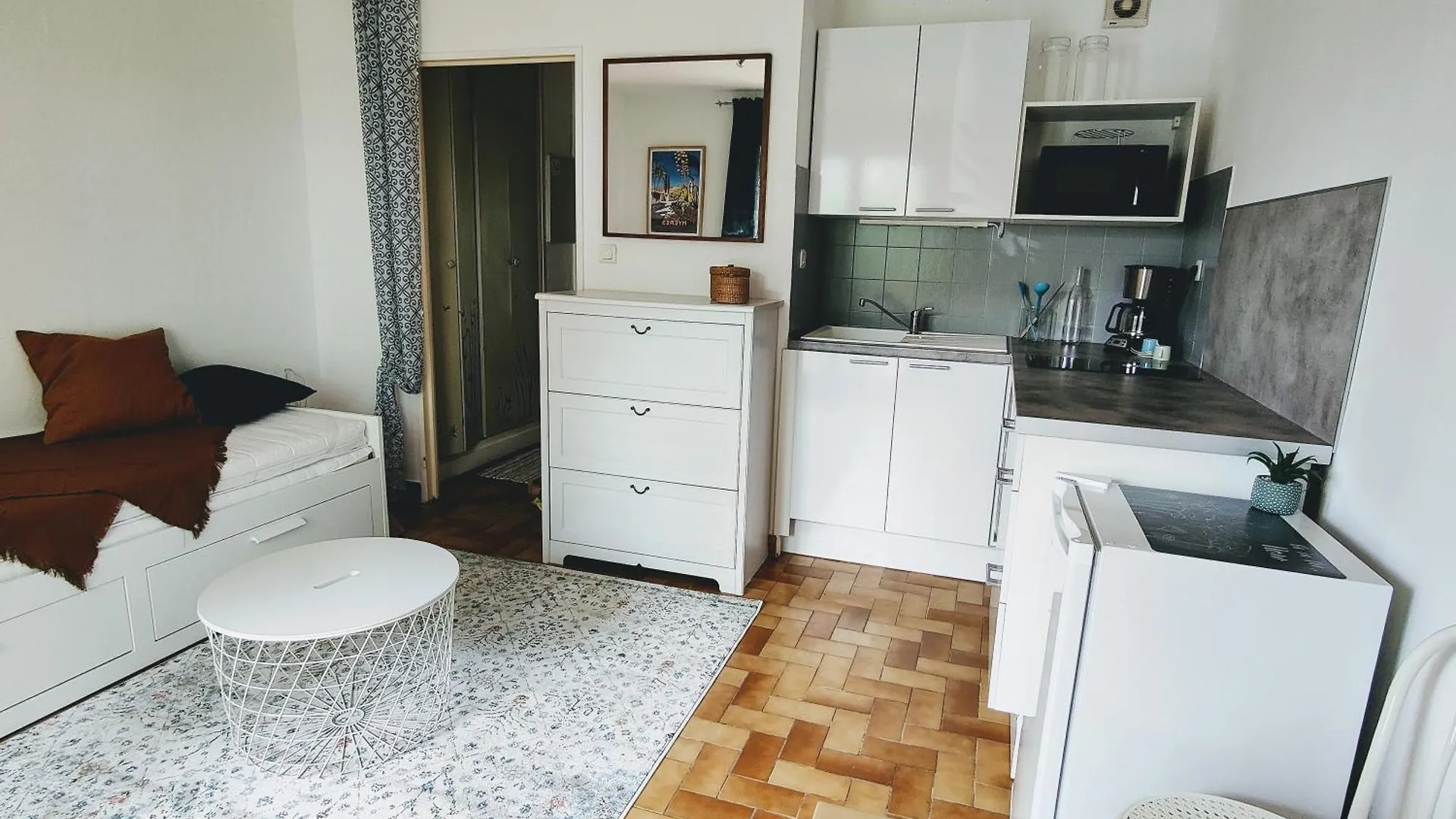Agreable Studio Proche Plages Et Commerces Le Pradet Apartment