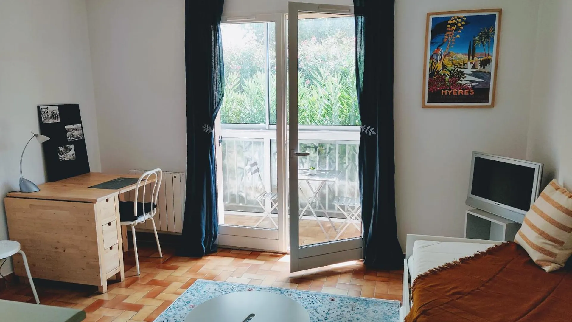 Agreable Studio Proche Plages Et Commerces Le Pradet Apartment